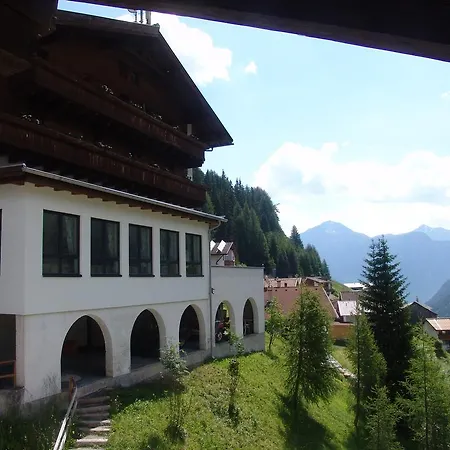 Gasthof Alpenrose Vendégház Spiss